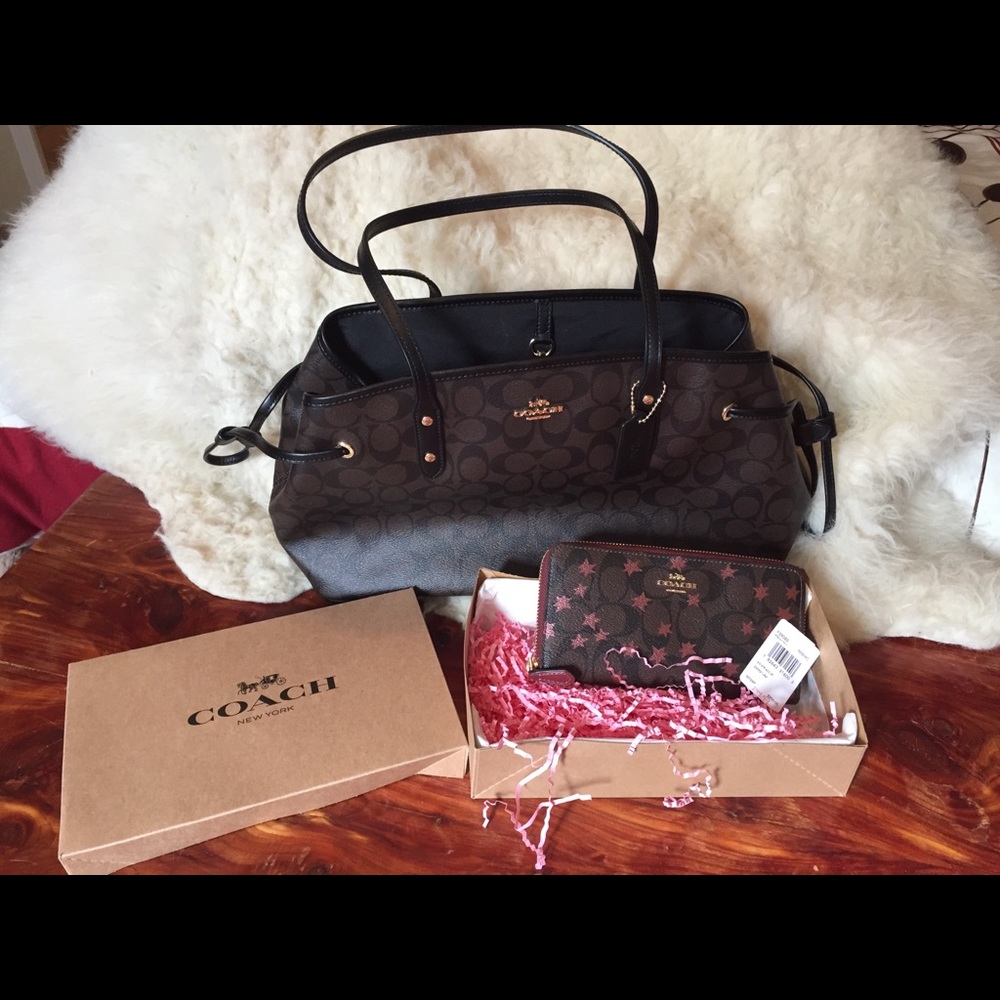 Coach Signature Drawstring Shoulder Bag set